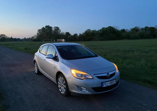 Opel Astra cena 22900 przebieg: 175000, rok produkcji 2010 z Strzelno małe 154